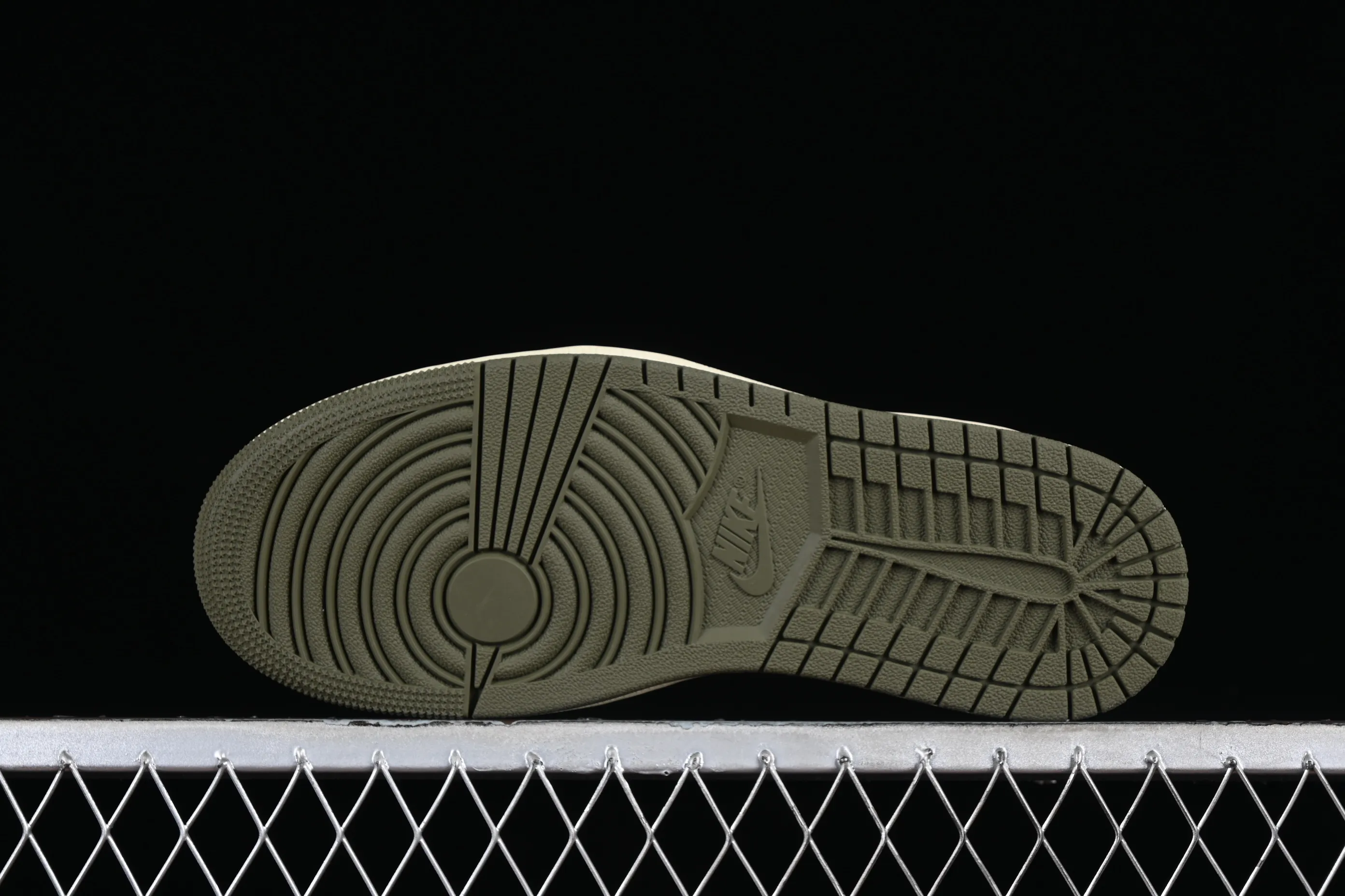 All categories Air Jordan Jordan series basketball shoes Air Jordan 1 Low foreign trade version Travis Scott x Air Jordan 1 Low OG AJ1 Joe 1 undercut low DM7866-200